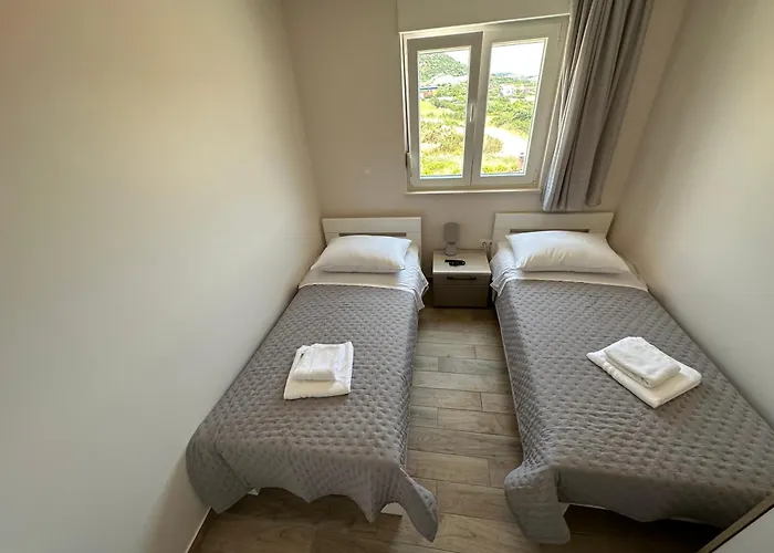Hill * Trogir