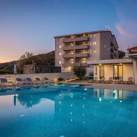 Hill * Trogir
